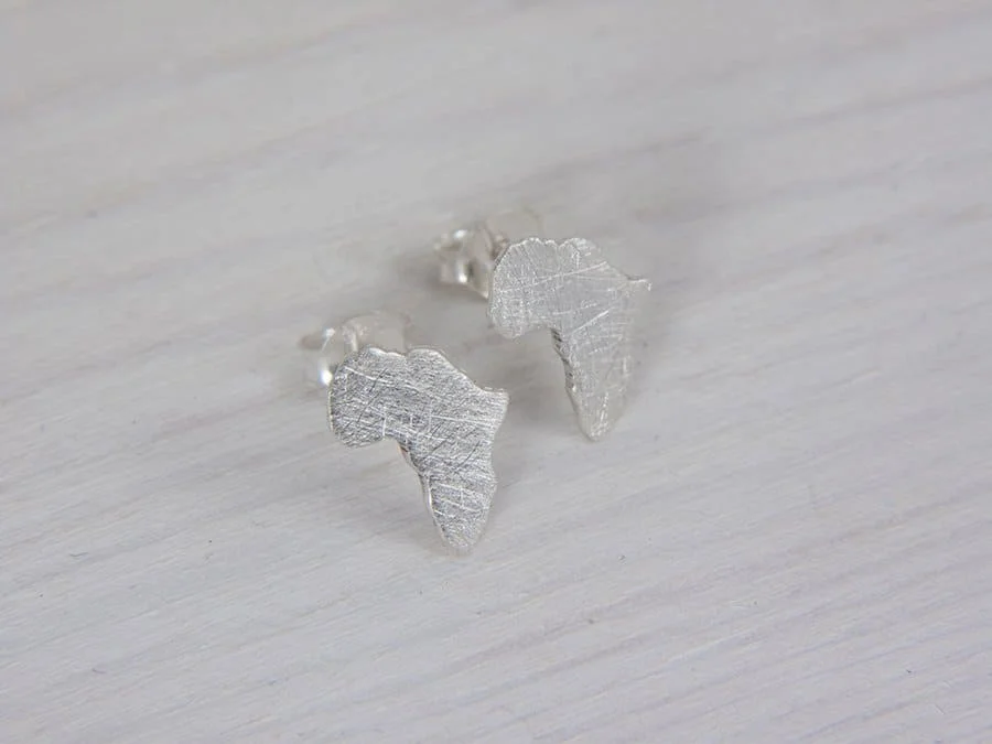 pequeños pendientes de mapa de plata de áfrica