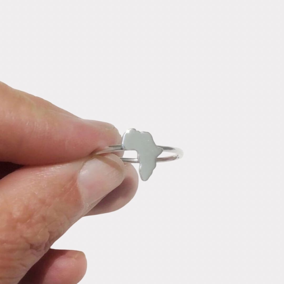 Mapa de l'anell d'Àfrica 1 by AfricanDreamland Africa Ring Map handmade in sterling silver.