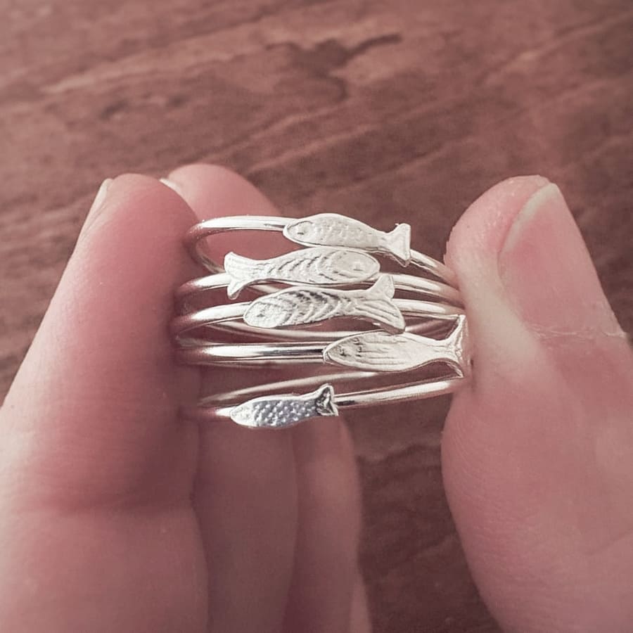 AfricanDreamland Joies amb significat 10 by AfricanDreamland minimalist fish rings africandreamland barcelona