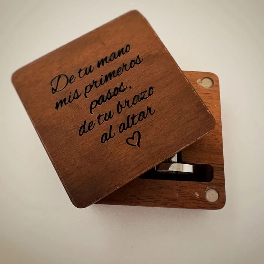 Gemelos De Boda – &Quot;De Tu Mano Mis Primeros Pasos&Quot; Y &Quot;De Tu Brazo Al Altar&Quot; 4 By Africandreamland Gemelos De Boda – &Quot;De Tu Mano Mis Primeros Pasos&Quot; Y &Quot;De Tu Brazo Al Altar&Quot; - Imagen 4