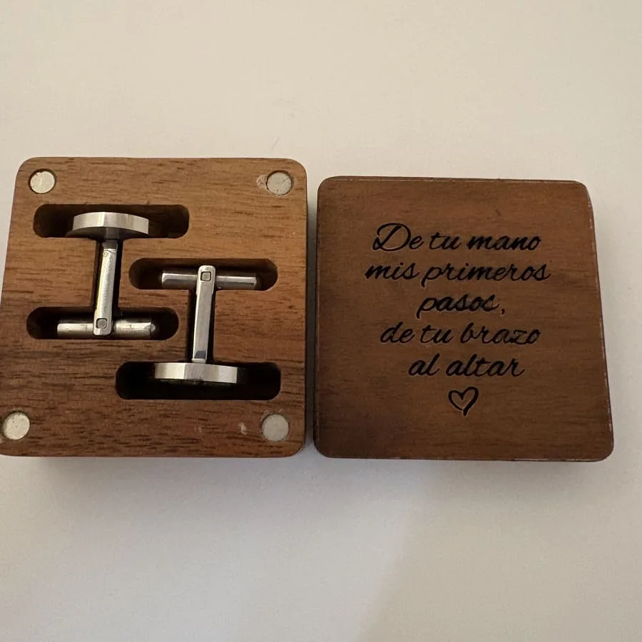 Gemelos De Boda – &Quot;De Tu Mano Mis Primeros Pasos&Quot; Y &Quot;De Tu Brazo Al Altar&Quot; 3 By Africandreamland Gemelos De Boda – &Quot;De Tu Mano Mis Primeros Pasos&Quot; Y &Quot;De Tu Brazo Al Altar&Quot; - Imagen 3