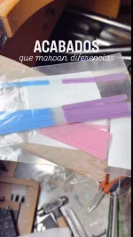 Pequeñas herramientas que marcan una gran diferencia.Estas tiras abrasivas se colocan en un arco de segueta y son perfectas para llegar a zonas estrechas o difíciles durante el acabado de una joya.Las estoy usando de la marca #stoddard compradas en @cooksongold 🇬🇧
La que uso en el vídeo es la de grano coarse y medium.En joyería artesanal, el acabado es muy importante.❤️
¿Conocías esta herramienta?#cooksongold #herramientasdejoyería #silversmith